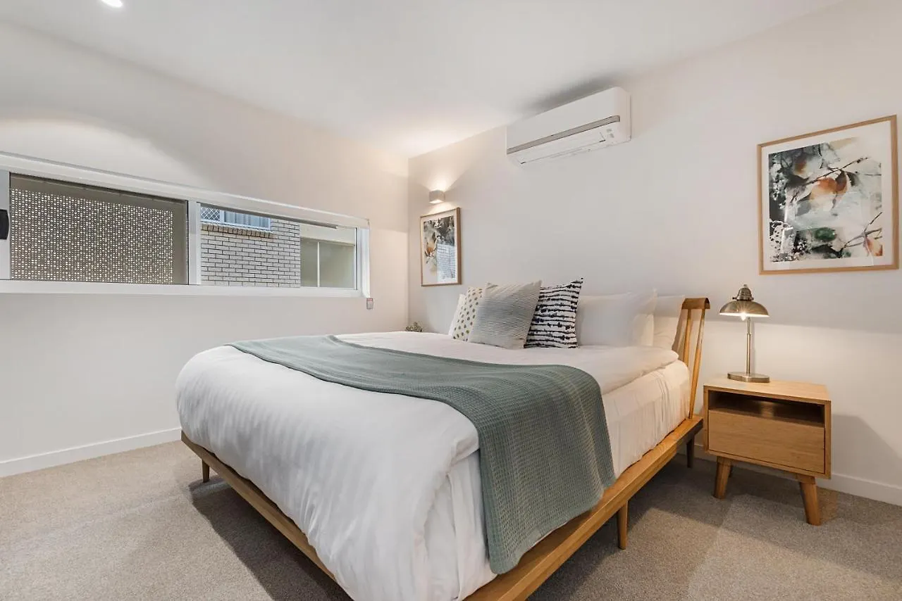 Luxury 5-Floor Unit With Ocean Views Near Beach 칼론드라 아파트