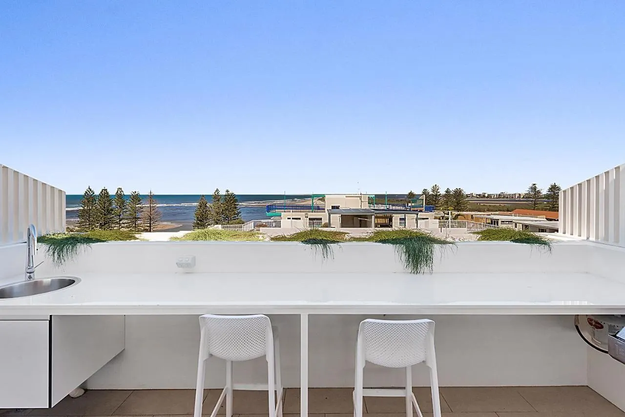 Luxury 5-Floor Unit With Ocean Views Near Beach 칼론드라