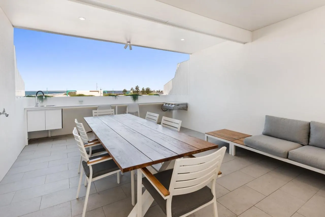 Luxury 5-Floor Unit With Ocean Views Near Beach Caloundra